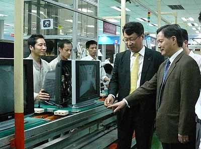 Hưng Yên Tranh thủ thời cơ, vượt qua thách thức khó khăn, chung sức, chung lòng, quyết tâm thực hiện thắng lợi nhiệm vụ phát triển kinh tế - xã hội 2010, lập thành tích chào mừng đại hội Đảng các cấp